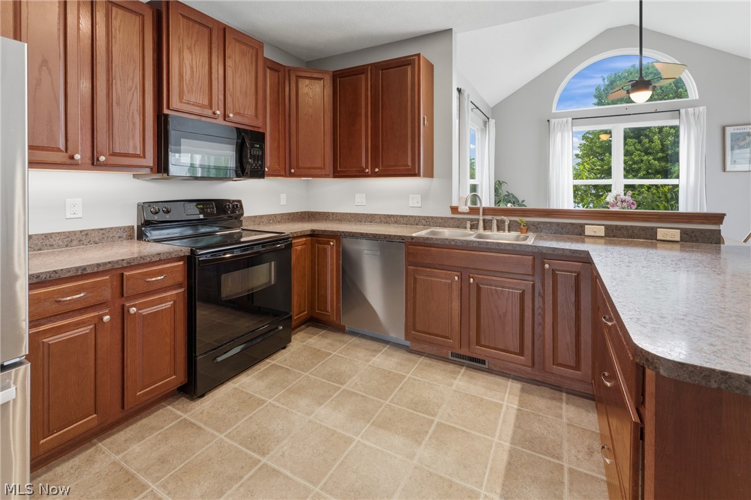 198 Gatwick Grove Circle Wadsworth OH 44281