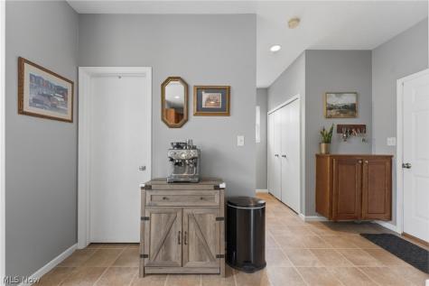 198 Gatwick Grove Circle Wadsworth OH 44281