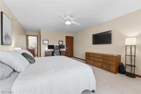 198 Gatwick Grove Circle Wadsworth OH 44281