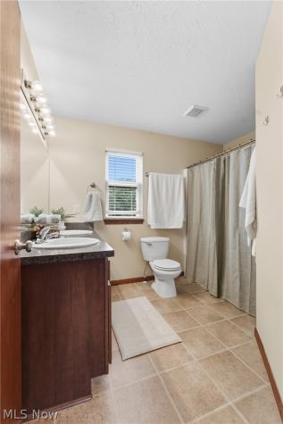 198 Gatwick Grove Circle Wadsworth OH 44281