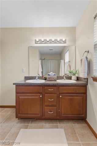 198 Gatwick Grove Circle Wadsworth OH 44281
