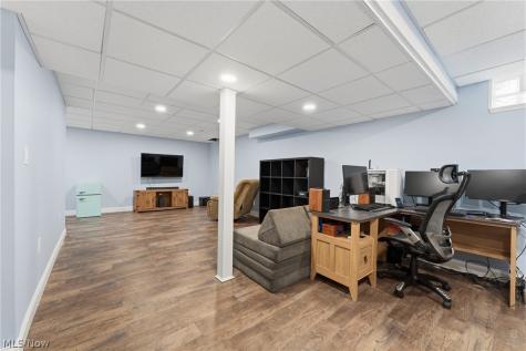 198 Gatwick Grove Circle Wadsworth OH 44281