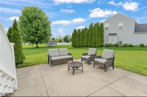 198 Gatwick Grove Circle Wadsworth OH 44281