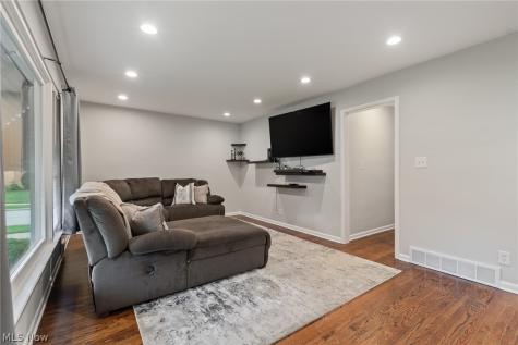 1709 Alcester Road Mayfield Heights OH 44124