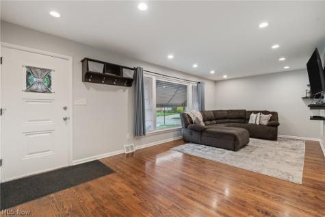1709 Alcester Road Mayfield Heights OH 44124