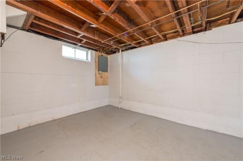85 E 205th Street Euclid OH 44123