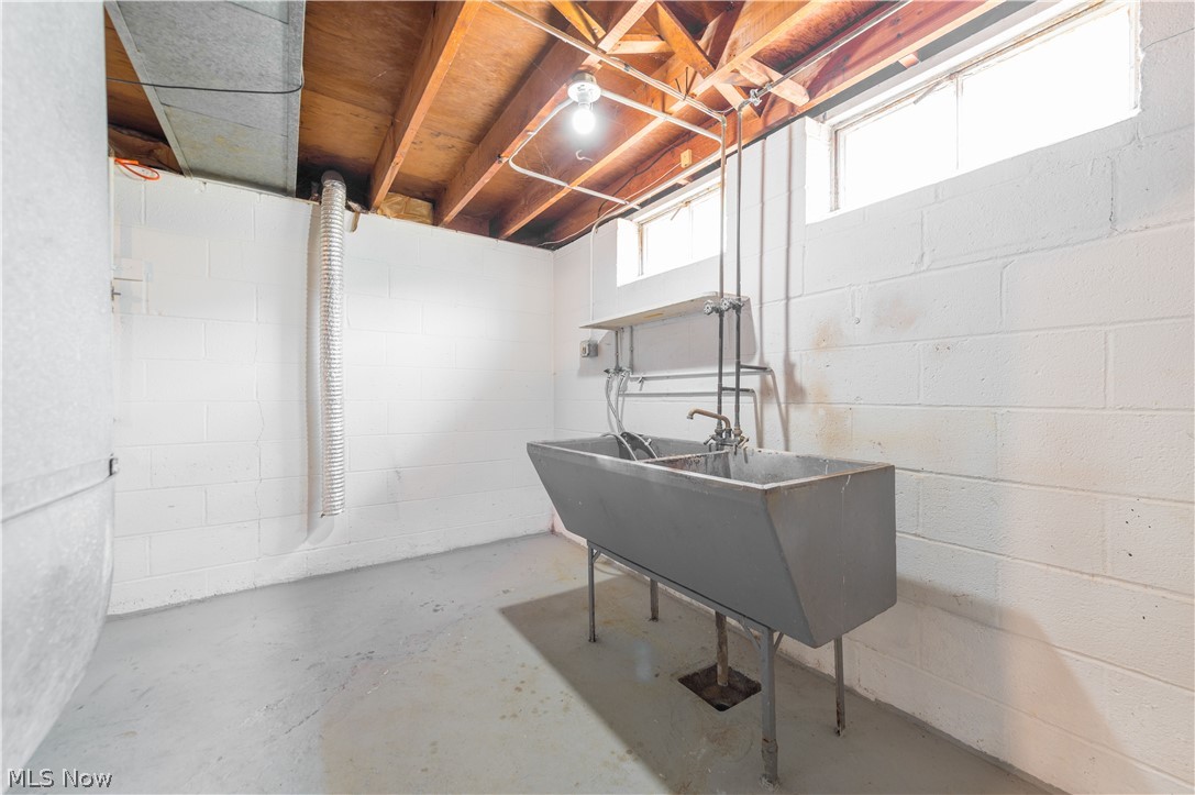 85 E 205th Street Euclid OH 44123