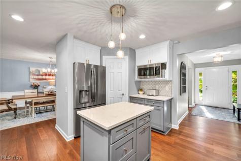 6827 Cranbrook Drive Brecksville OH 44141