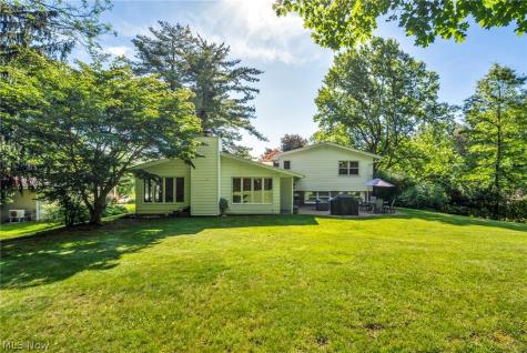 6827 Cranbrook Drive Brecksville OH 44141
