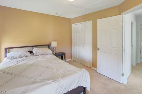 679 Jockeys Circle Avon Lake OH 44012