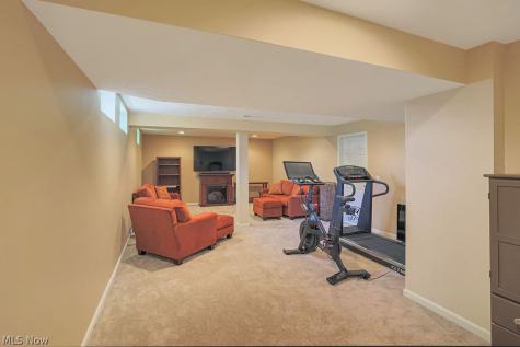 679 Jockeys Circle Avon Lake OH 44012