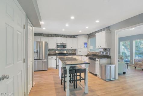 679 Jockeys Circle Avon Lake OH 44012