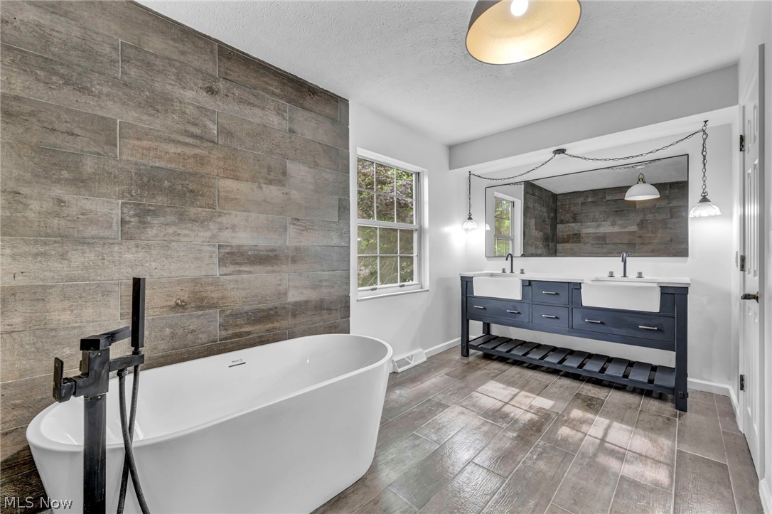1785 Holdens Arbor Run Westlake OH 44145