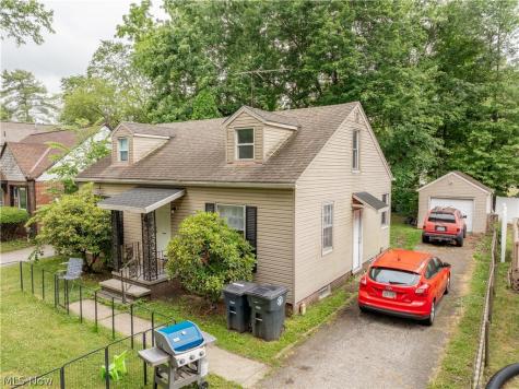 892 Hayden Avenue Akron OH 44320