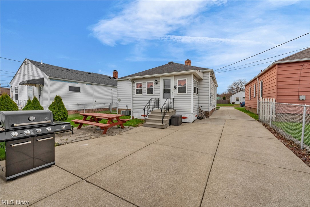 912 Dawnwood Drive Parma OH 44134