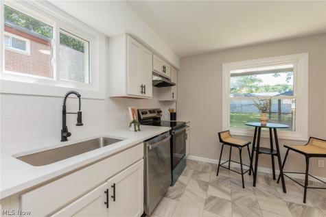 1130 Saxe Avenue Cuyahoga Falls OH 44221