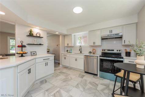 1130 Saxe Avenue Cuyahoga Falls OH 44221