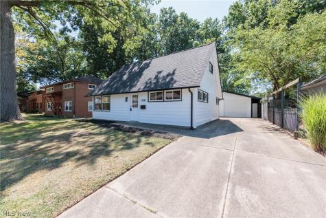 1130 Saxe Avenue Cuyahoga Falls OH 44221