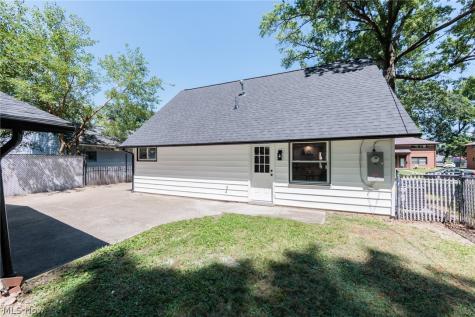 1130 Saxe Avenue Cuyahoga Falls OH 44221