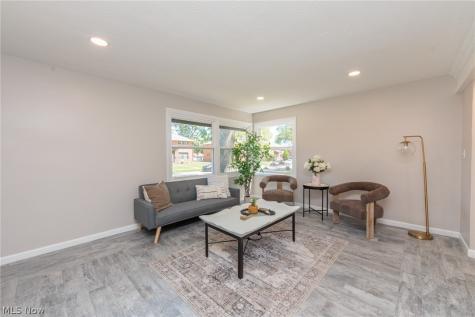 1130 Saxe Avenue Cuyahoga Falls OH 44221