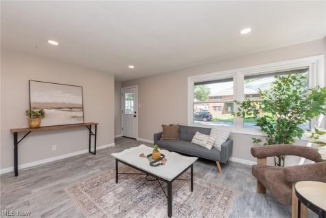 1130 Saxe Avenue Cuyahoga Falls OH 44221