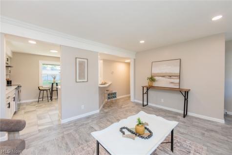 1130 Saxe Avenue Cuyahoga Falls OH 44221