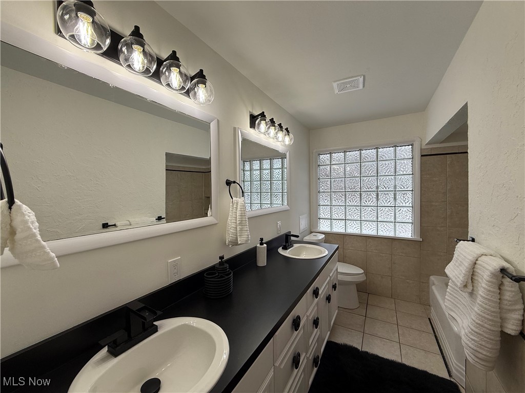 352 Skyview Drive Seven Hills OH 44131