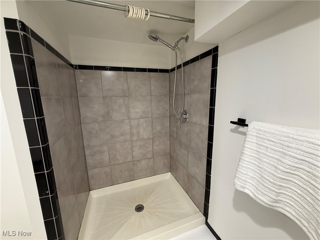 352 Skyview Drive Seven Hills OH 44131