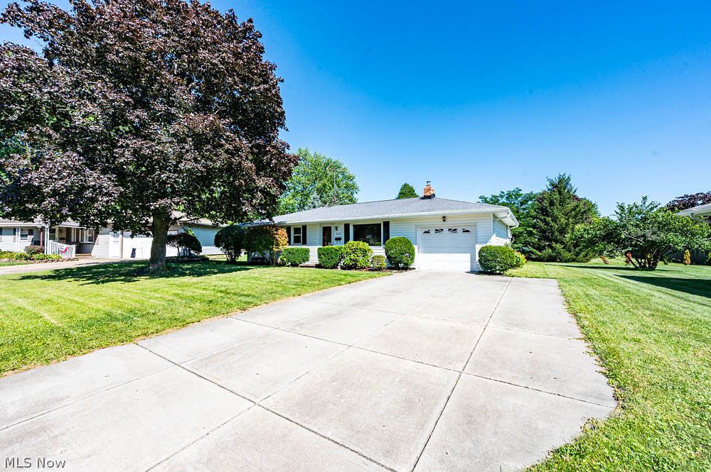 2233 Breezewood Drive Austintown OH 44515