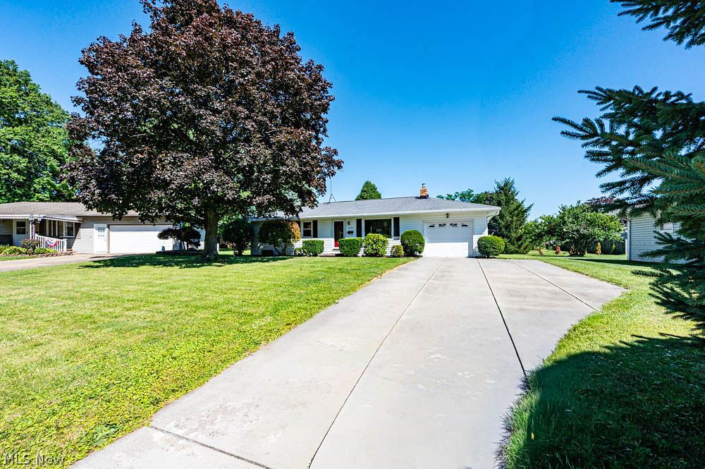 2233 Breezewood Drive Austintown OH 44515