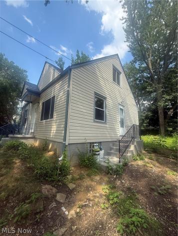 821 Cree Avenue Akron OH 44305