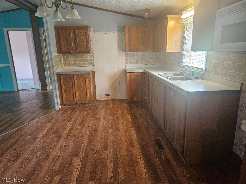 5229 Senate Road SE Amsterdam OH 43903