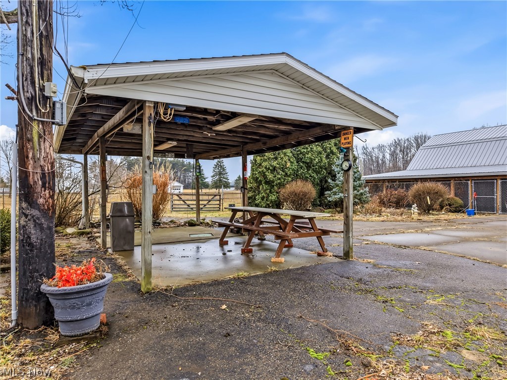 8539 Schubert Avenue NE Alliance OH 44601