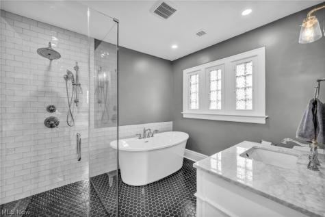 2885 Edgehill Road Cleveland Heights OH 44118
