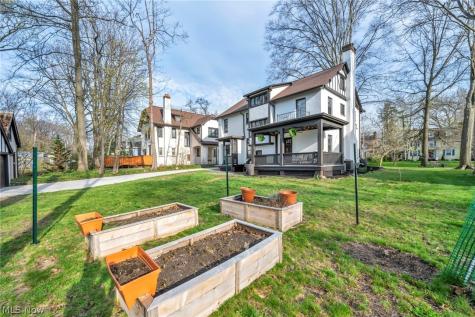 2885 Edgehill Road Cleveland Heights OH 44118