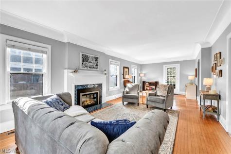 2885 Edgehill Road Cleveland Heights OH 44118