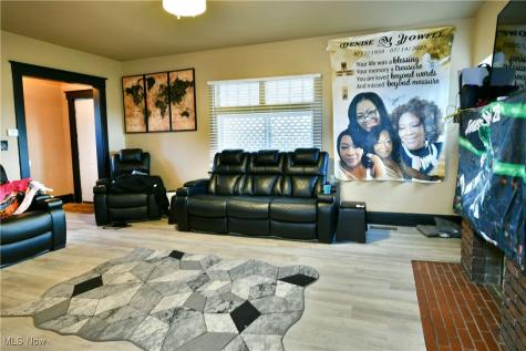 32 E Avondale Avenue Youngstown OH 44507