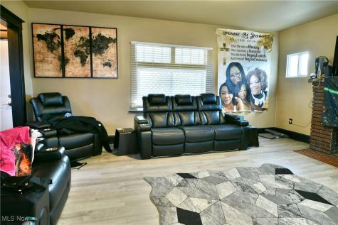 32 E Avondale Avenue Youngstown OH 44507