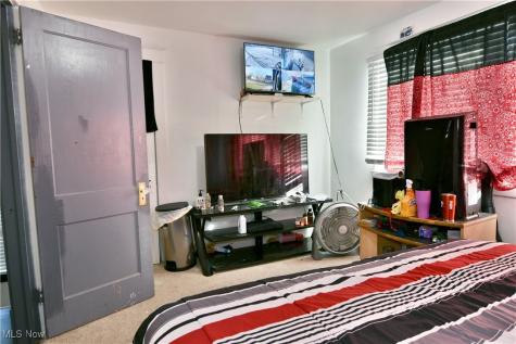 32 E Avondale Avenue Youngstown OH 44507
