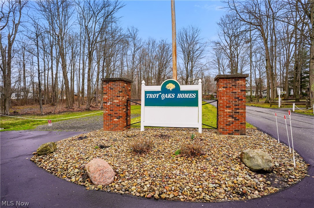 228 Troy Oaks Drive Hiram OH 44234