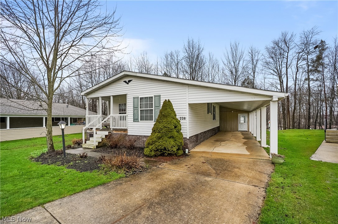 228 Troy Oaks Drive Hiram OH 44234