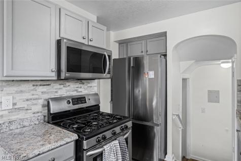 16102 Talford Avenue Cleveland OH 44128