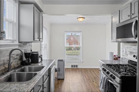 16102 Talford Avenue Cleveland OH 44128