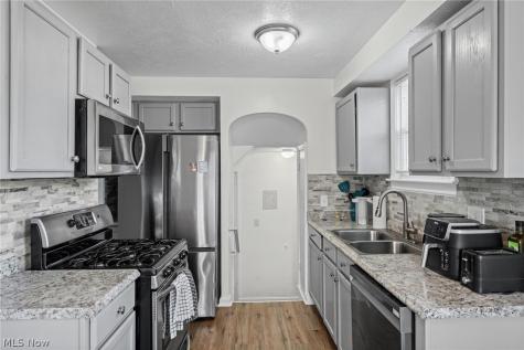 16102 Talford Avenue Cleveland OH 44128