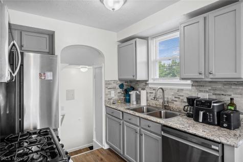 16102 Talford Avenue Cleveland OH 44128