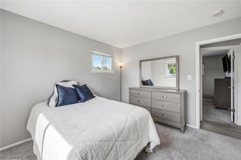 5882 Middlebrook Boulevard Brook Park OH 44142