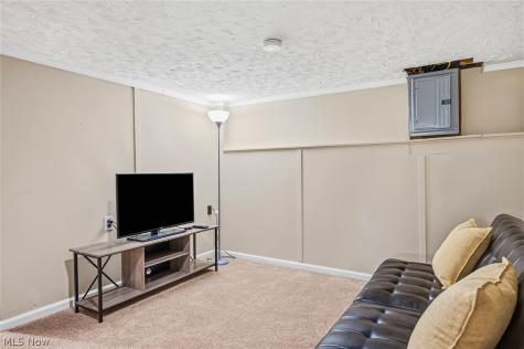 5882 Middlebrook Boulevard Brook Park OH 44142