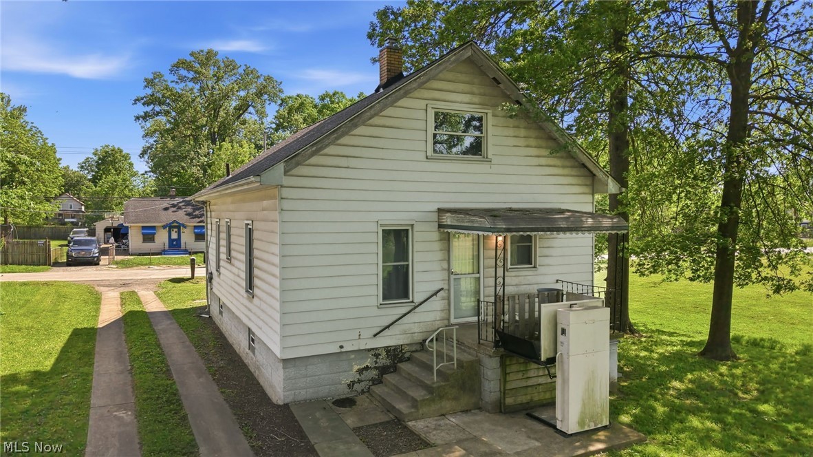 2645 Draper Street SE Warren OH 44484
