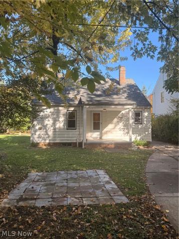 3694 Grosvenor Road Cleveland Heights OH 44118
