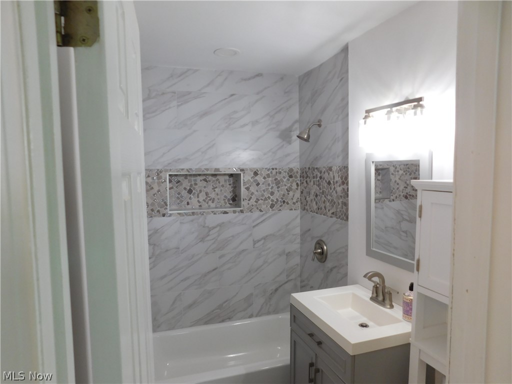 1283 Waverly Road Eastlake OH 44095